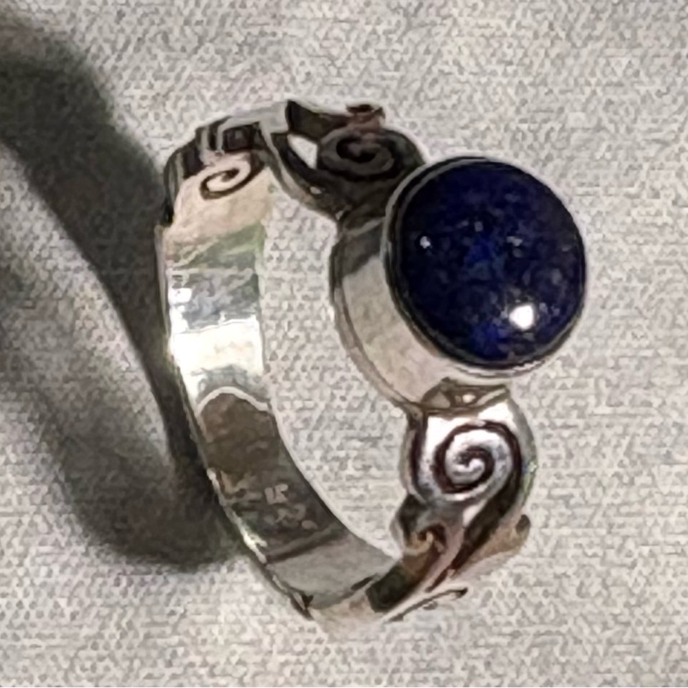 Silver Scroll Band Ring with Deep Blue genuine lapis